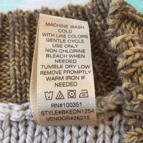 BKE Cable Knit Button Front Cardigan Sweater - Picture 7 of 9